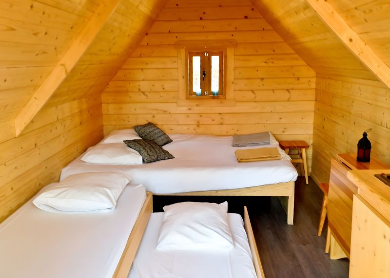 Cabane personne camping auvergne