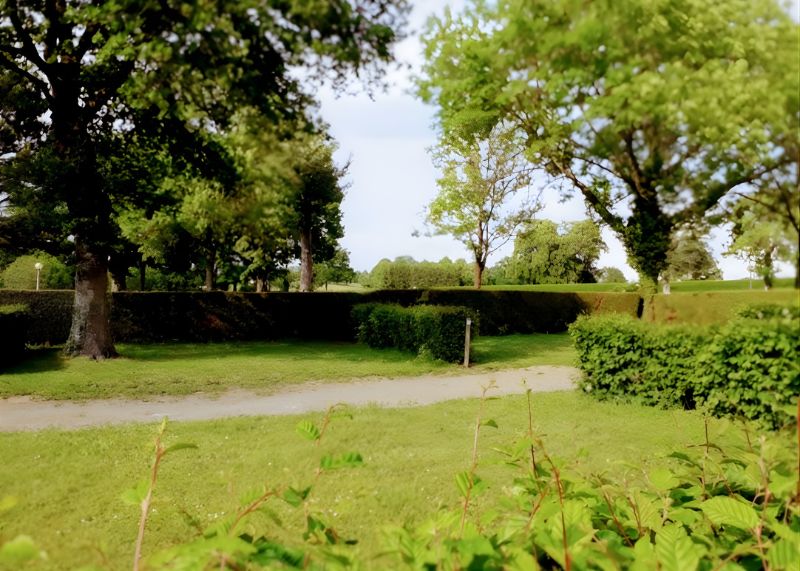 grand emplacement de camping en auvergne etang philippe